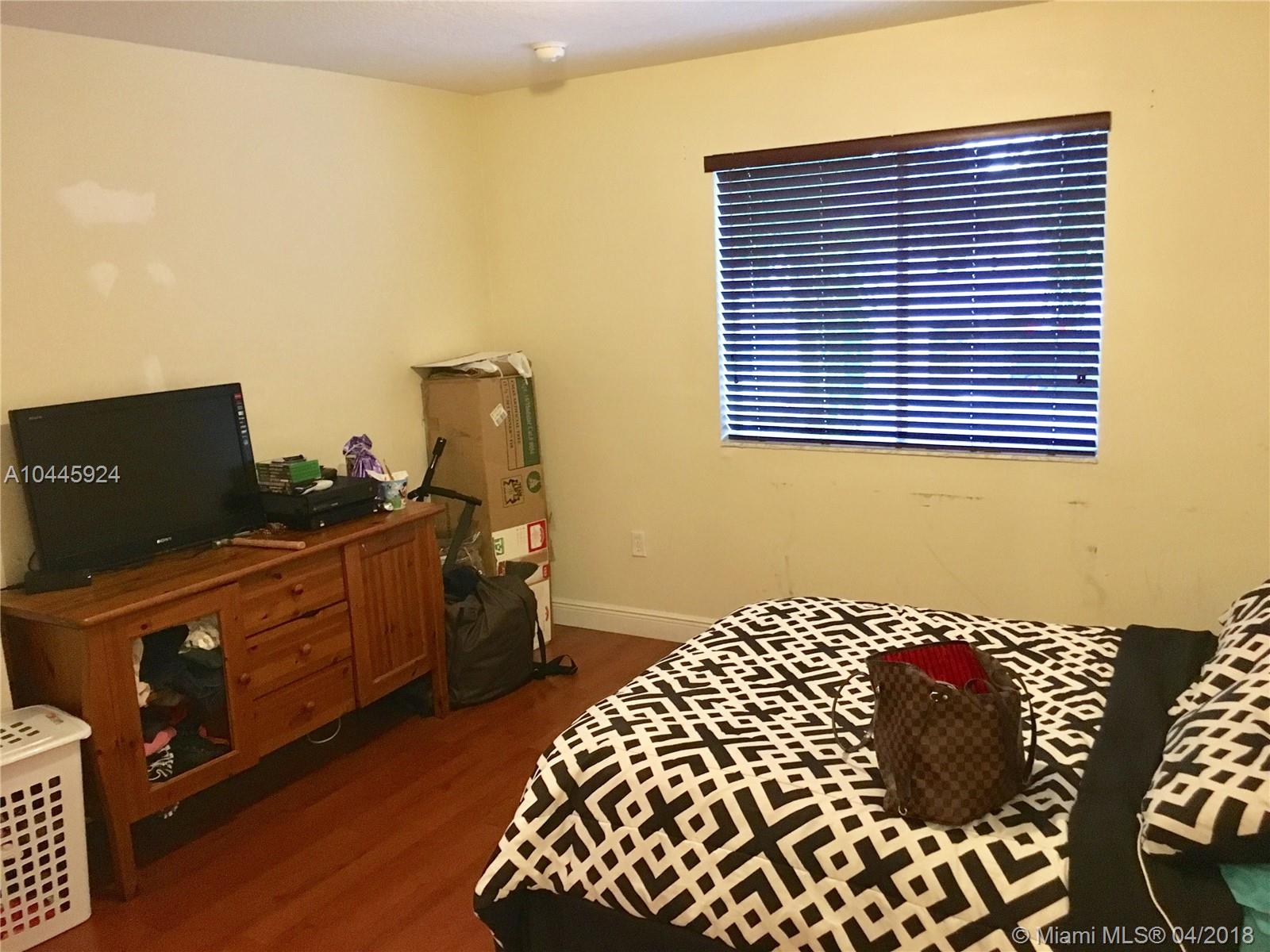 THE VILLAS AT SNAPPER VIL - Residential