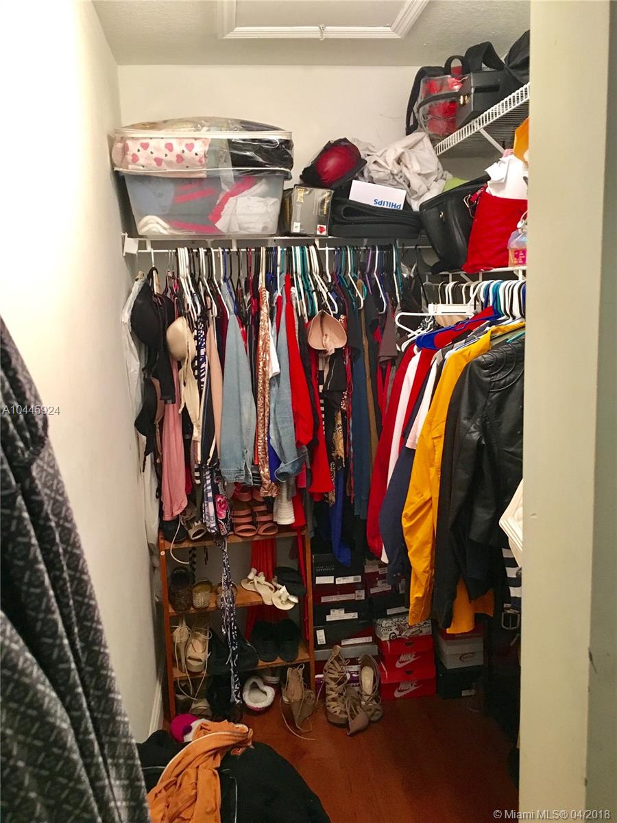 THE VILLAS AT SNAPPER VIL - Residential