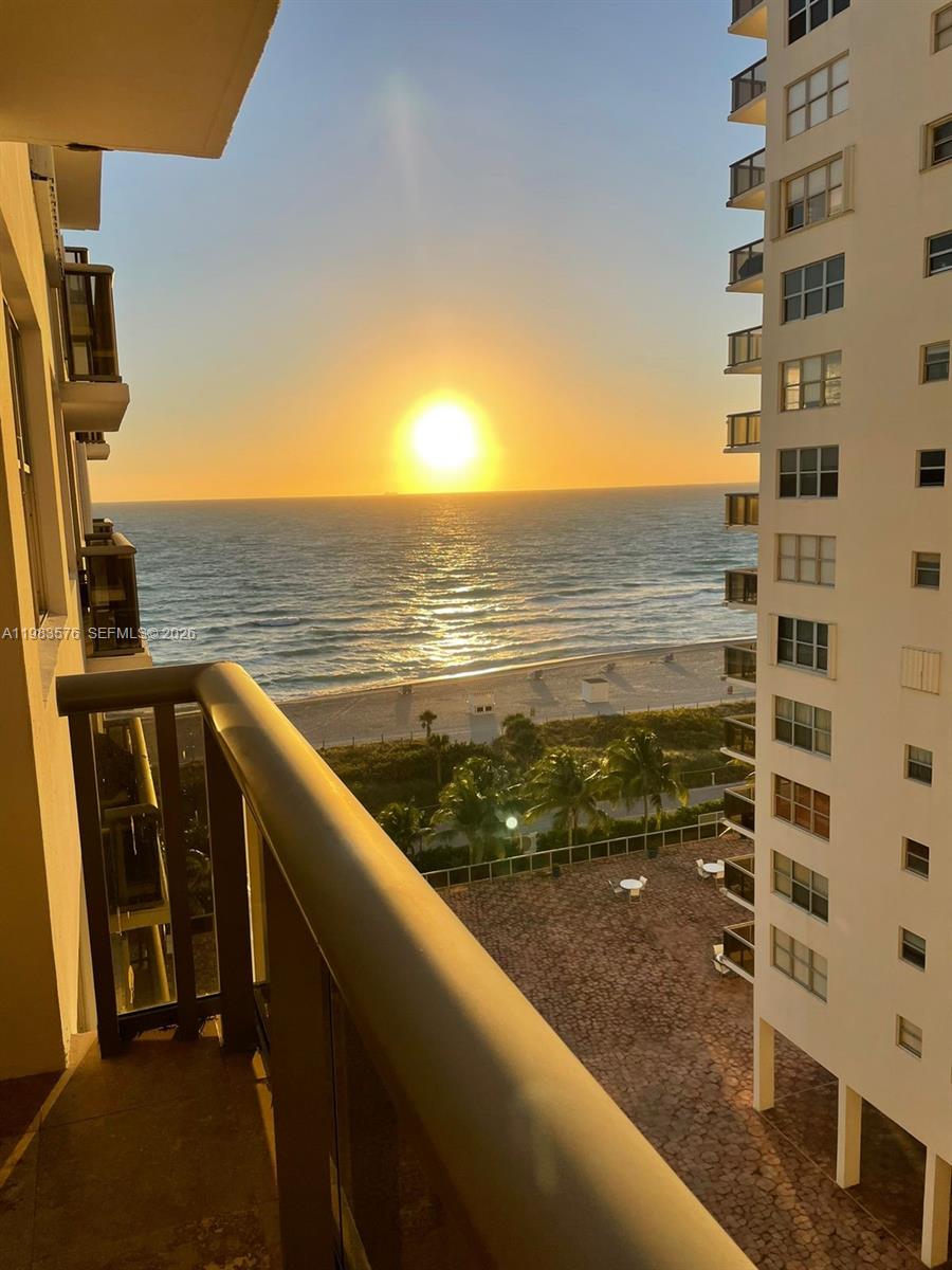 6039 Collins Ave 1006