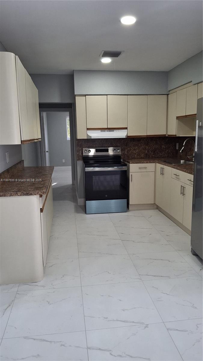 HIALEAH 14 ADDN - Residential Lease