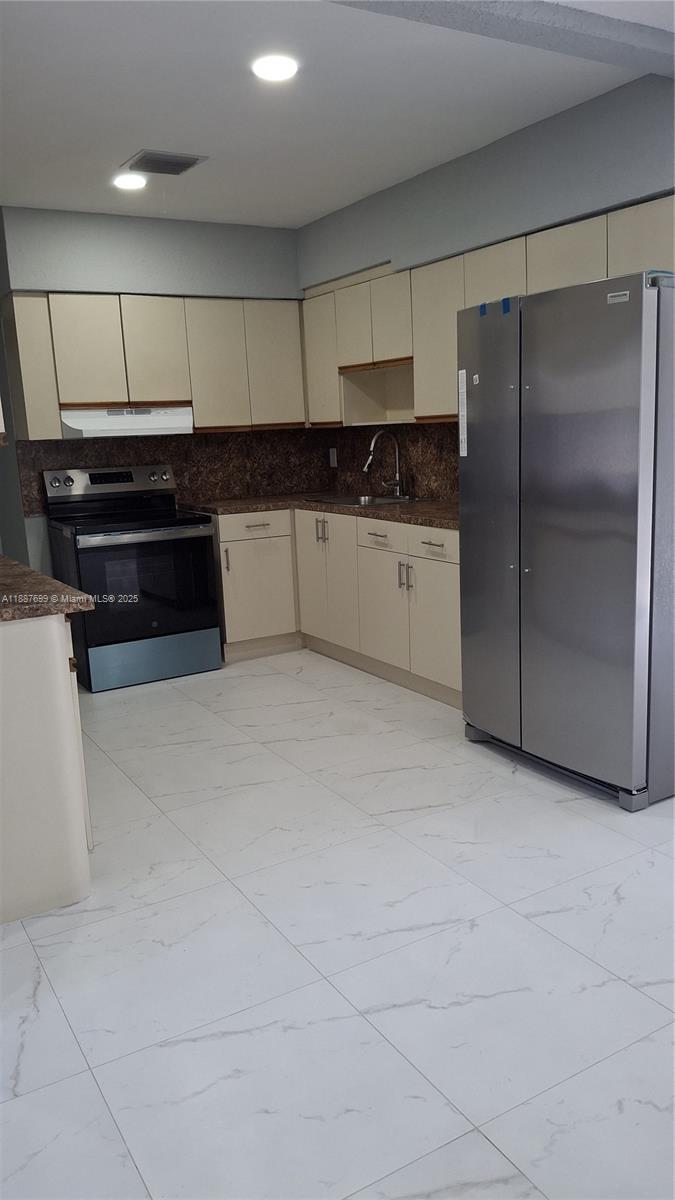 HIALEAH 14 ADDN - Residential Lease