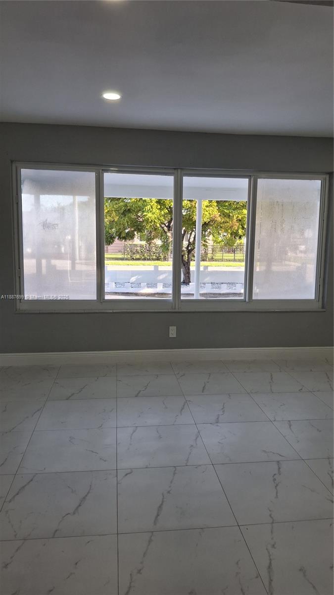 HIALEAH 14 ADDN - Residential Lease