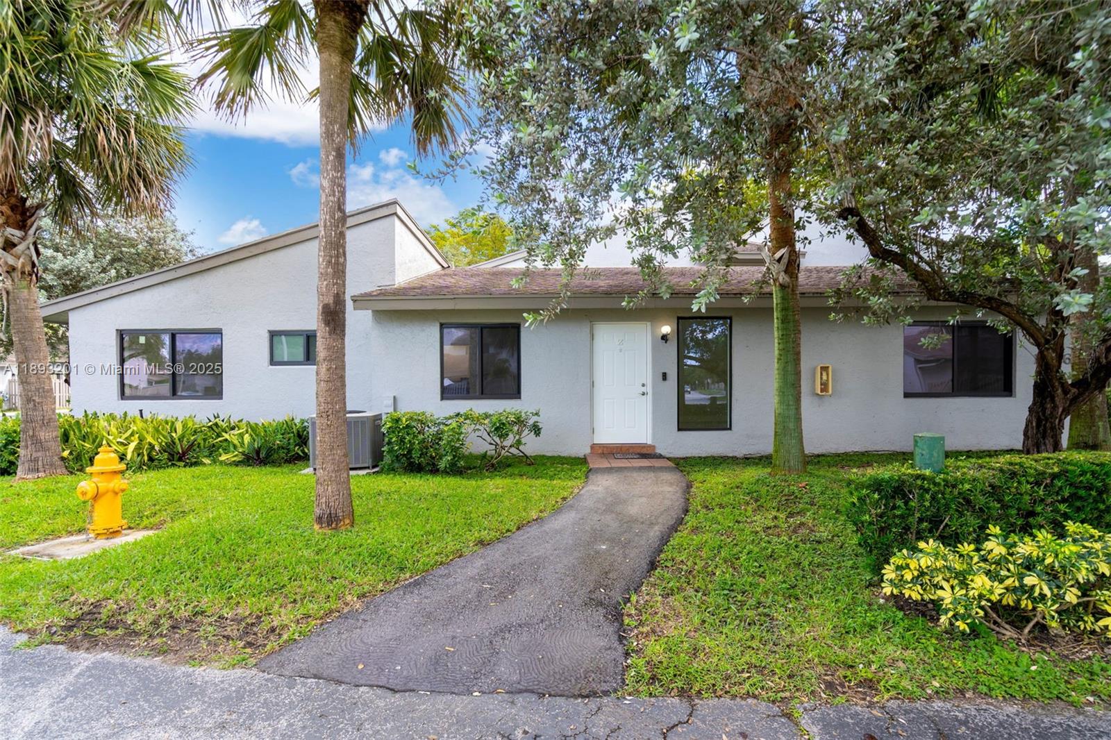 GREENGLADES CONDO 16 - Residential