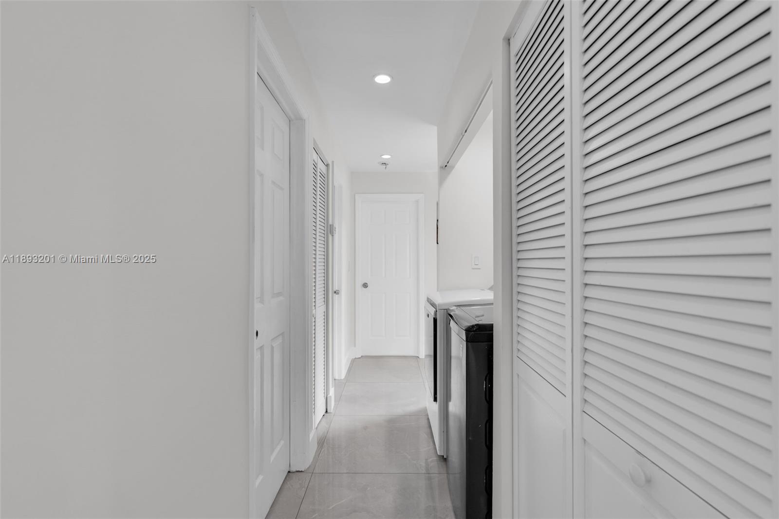 GREENGLADES CONDO 16 - Residential