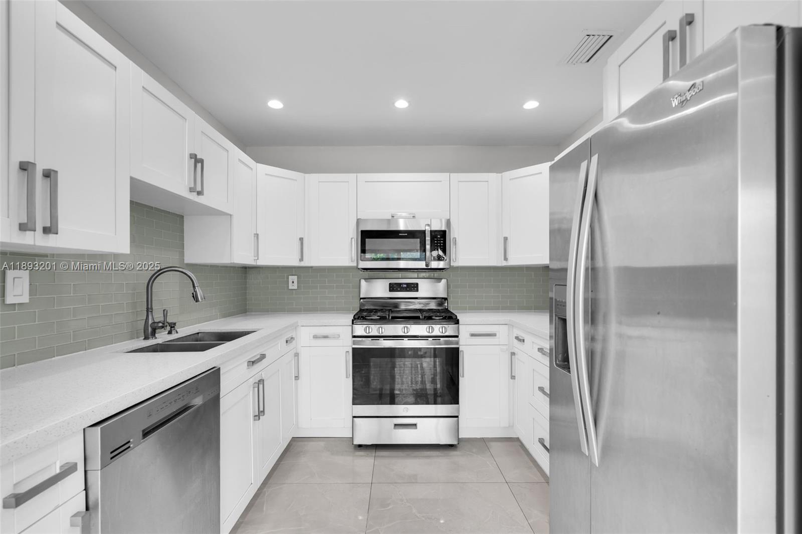 GREENGLADES CONDO 16 - Residential