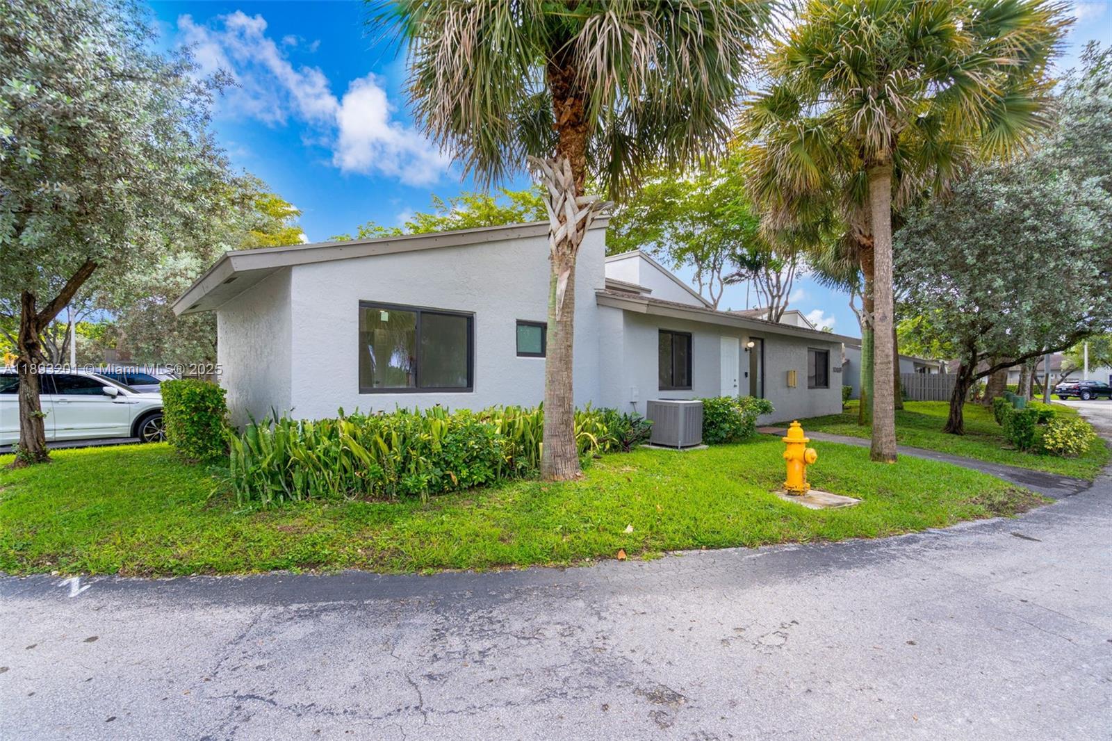 GREENGLADES CONDO 16 - Residential