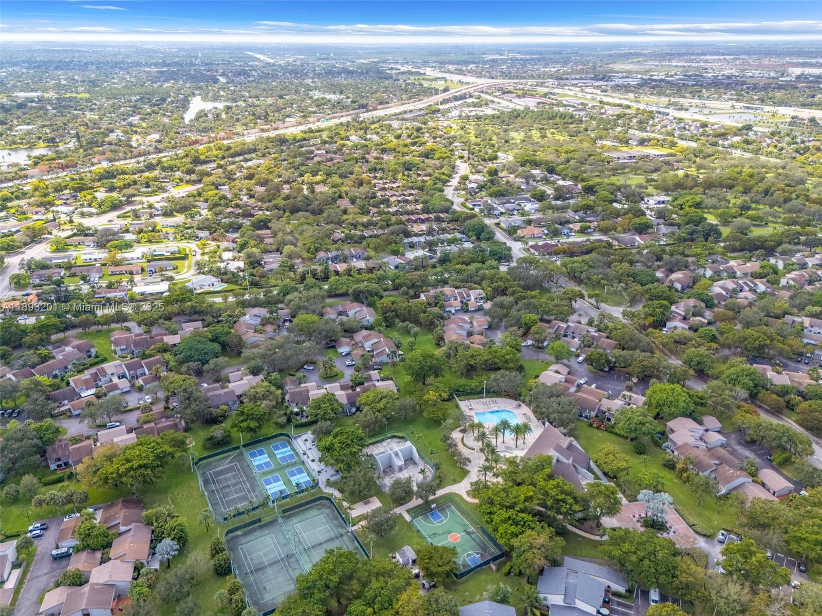 GREENGLADES CONDO 16 - Residential