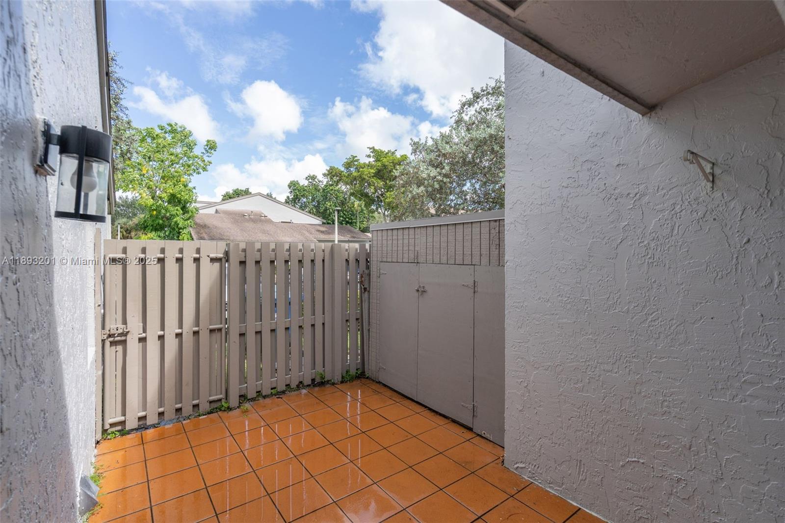 GREENGLADES CONDO 16 - Residential