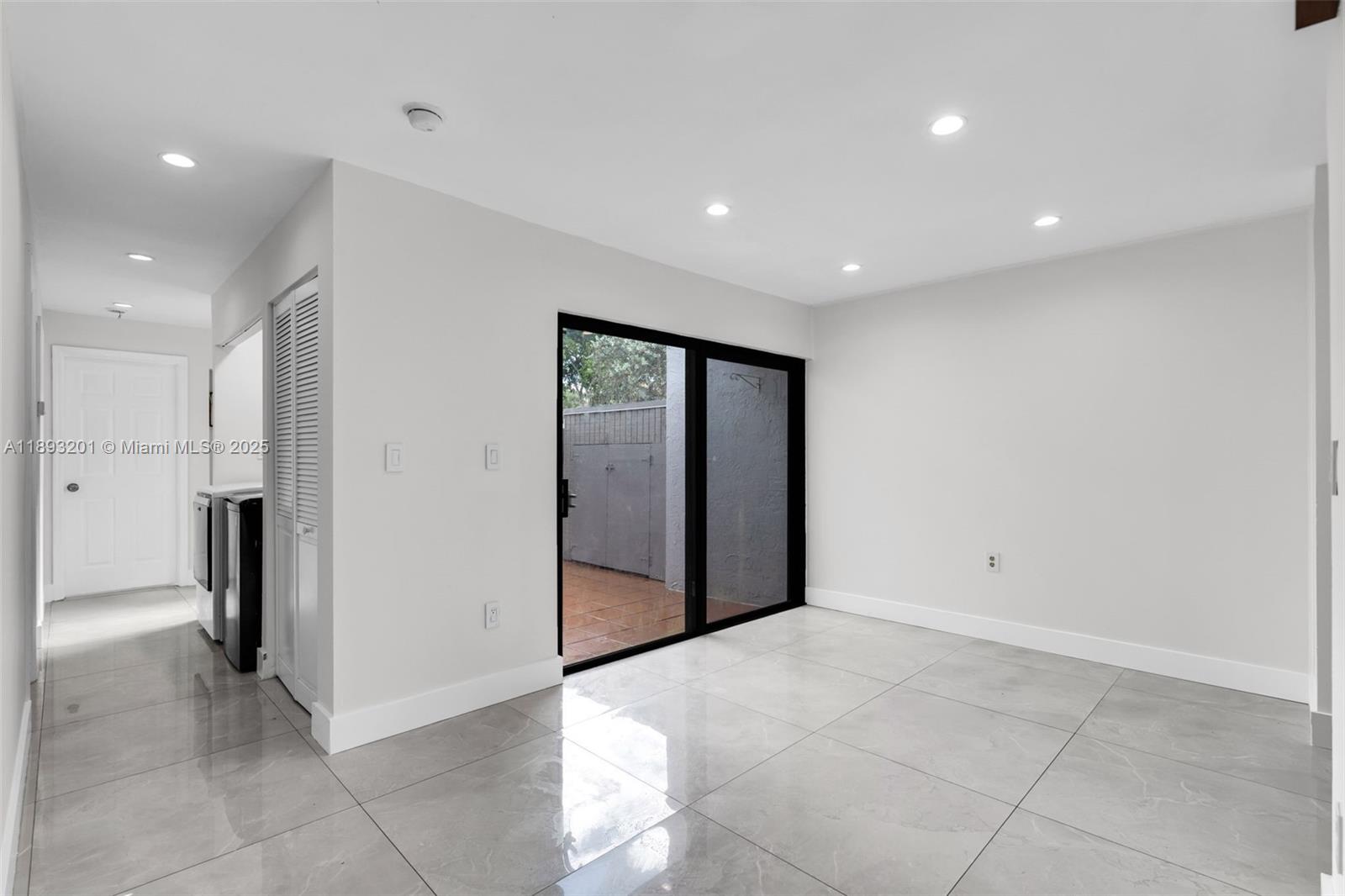 GREENGLADES CONDO 16 - Residential