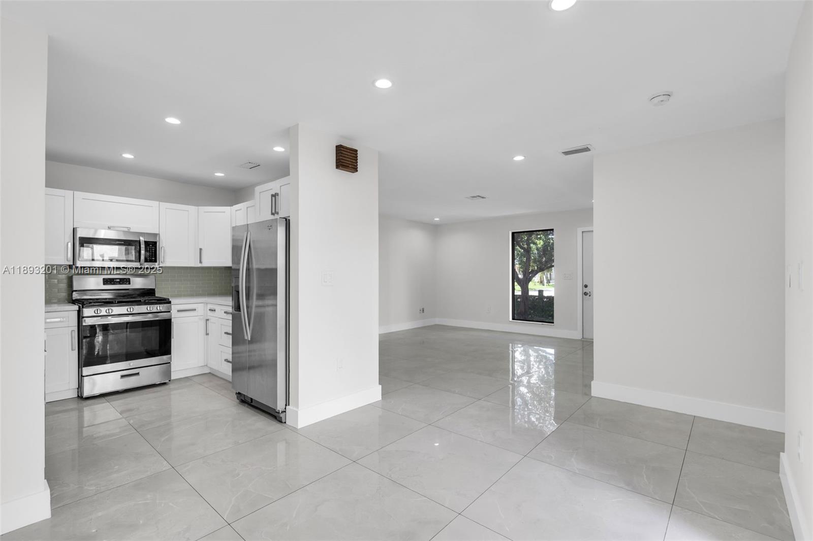 GREENGLADES CONDO 16 - Residential