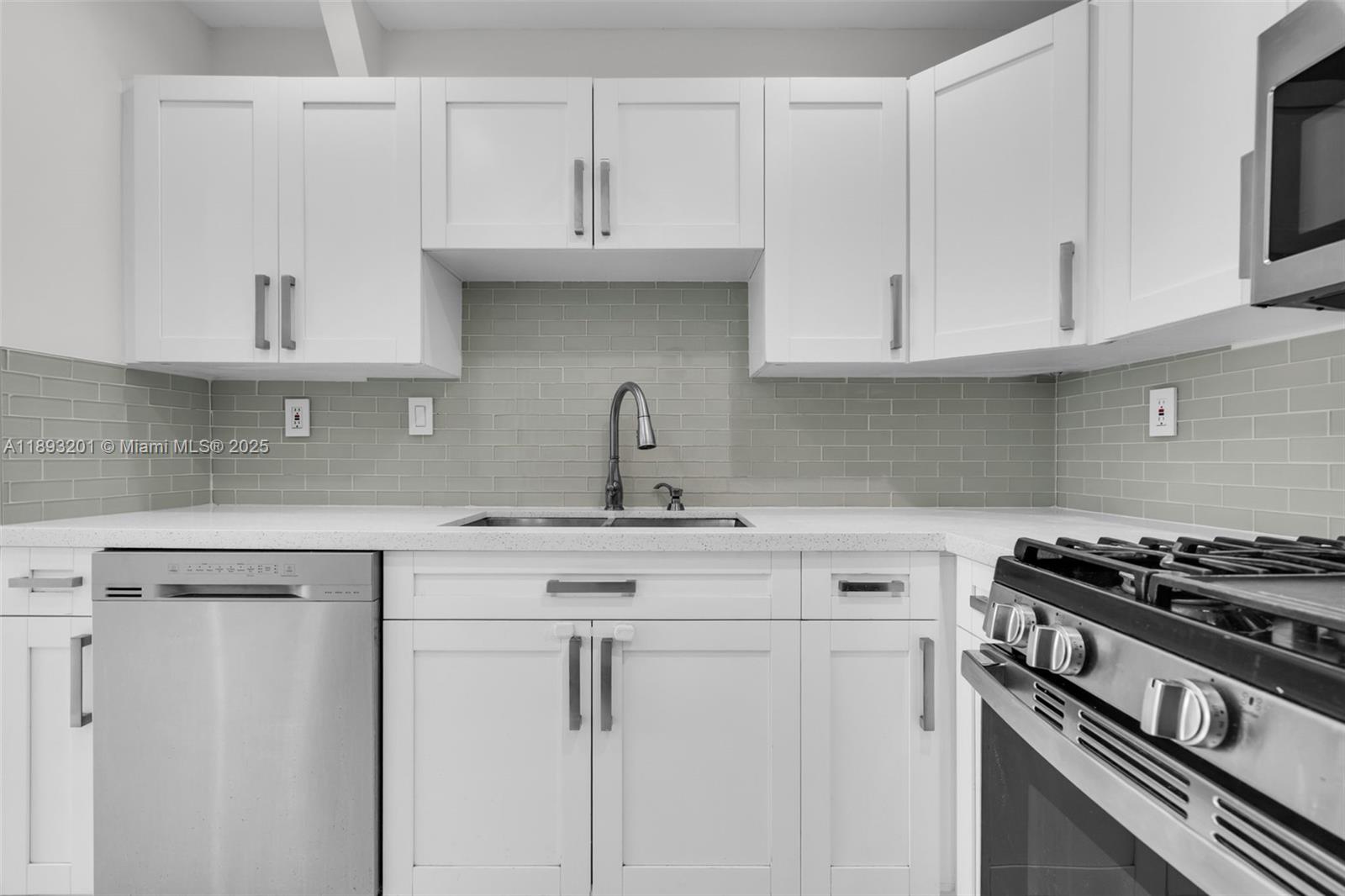 GREENGLADES CONDO 16 - Residential