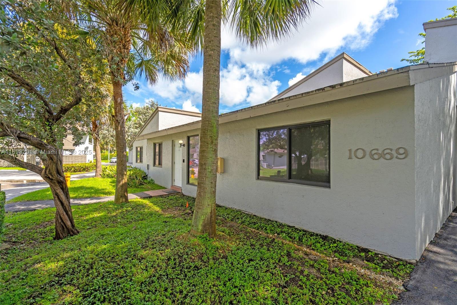 GREENGLADES CONDO 16 - Residential