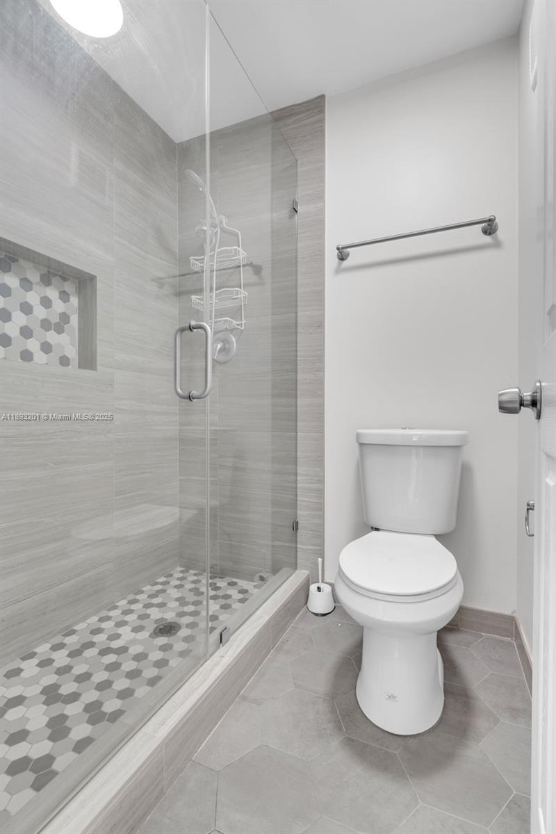 GREENGLADES CONDO 16 - Residential