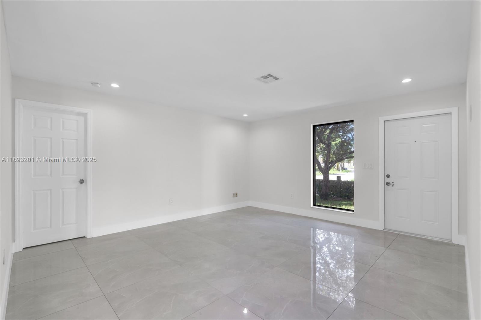 GREENGLADES CONDO 16 - Residential