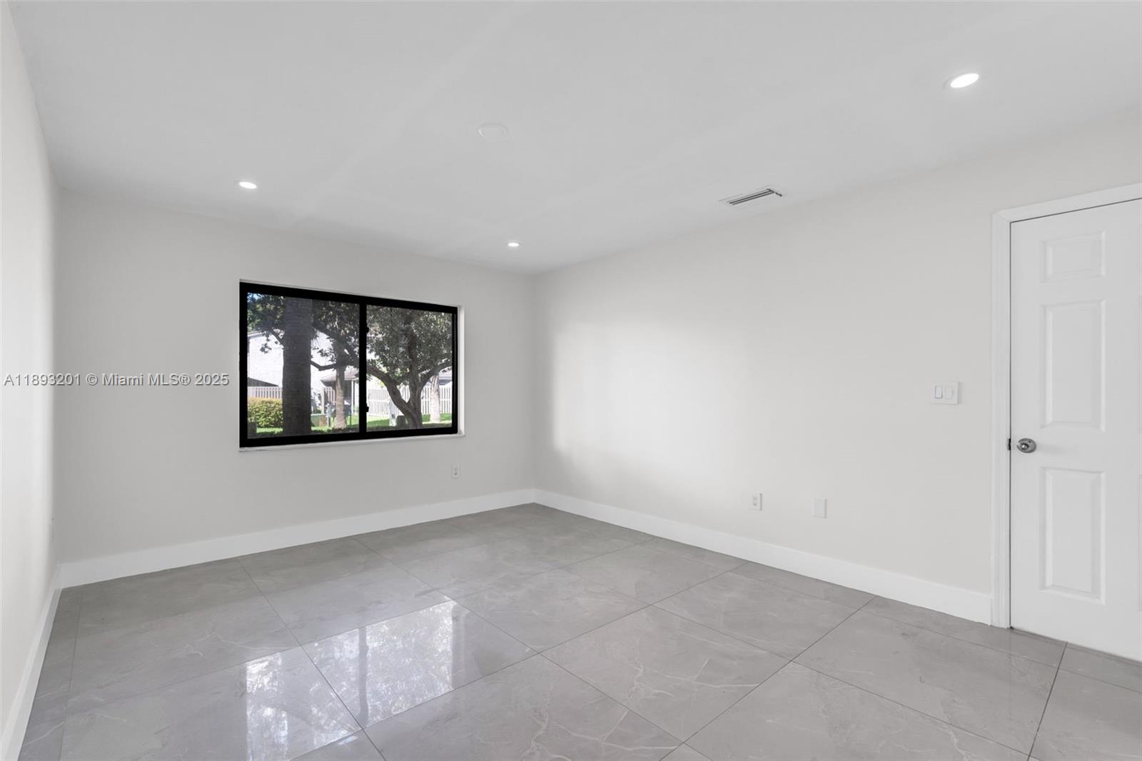 GREENGLADES CONDO 16 - Residential