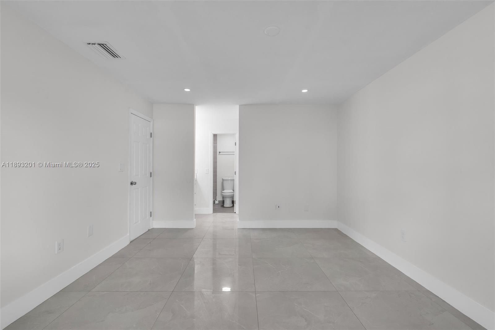 GREENGLADES CONDO 16 - Residential