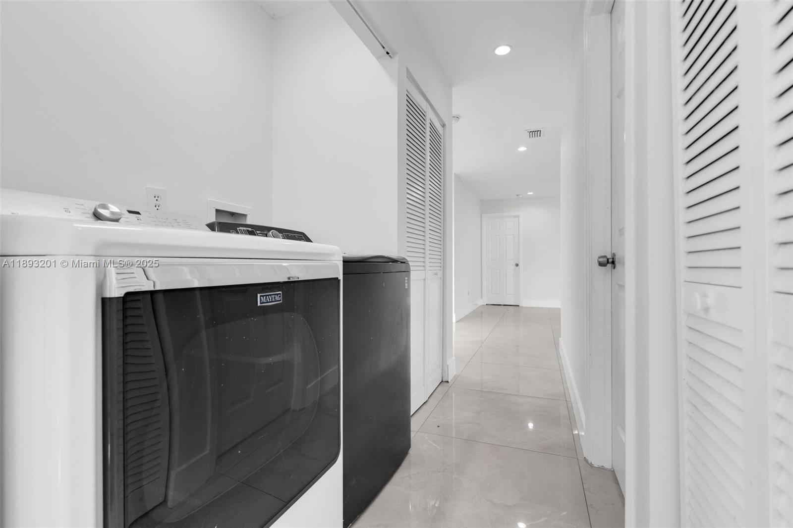 GREENGLADES CONDO 16 - Residential