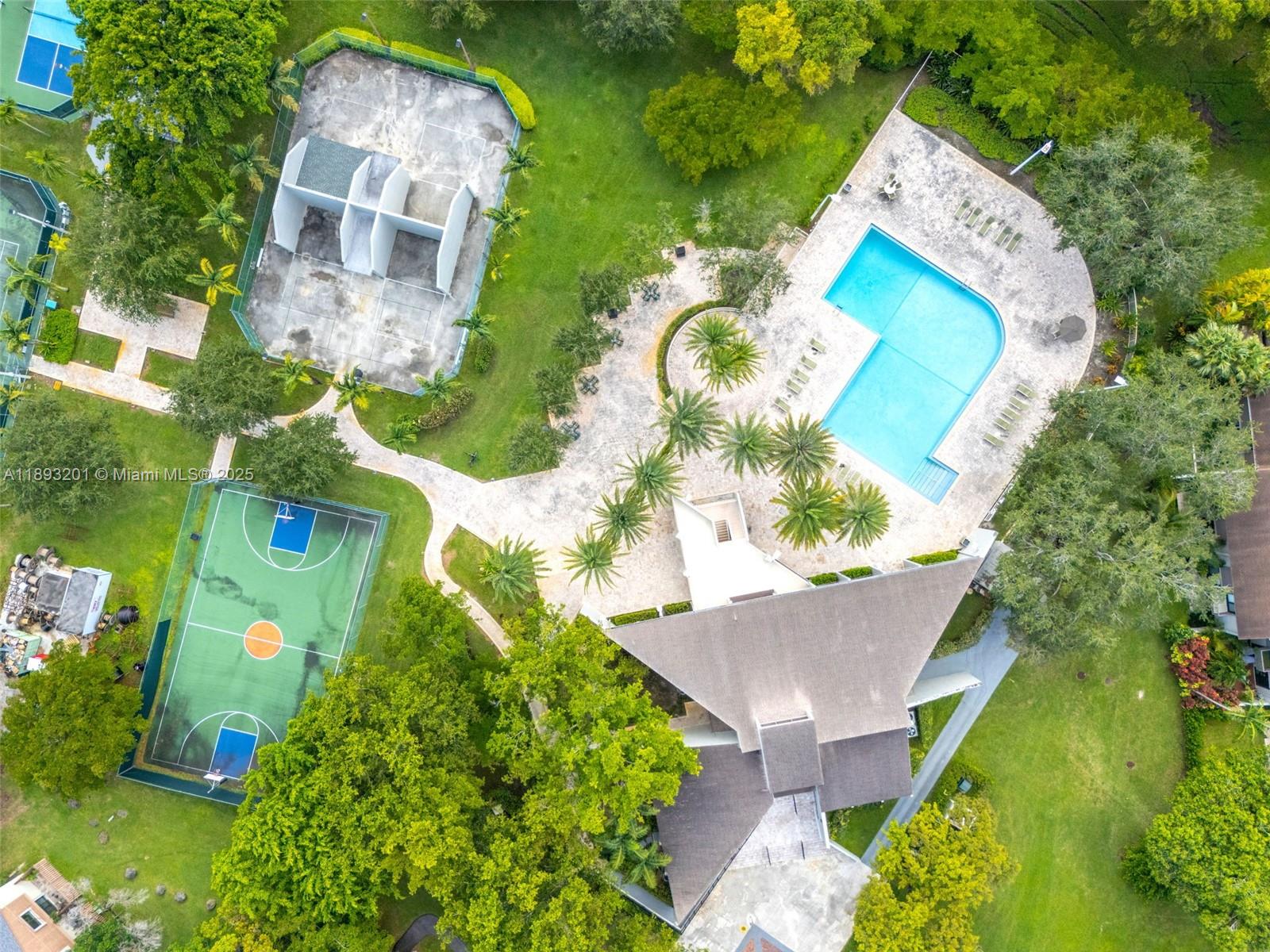 GREENGLADES CONDO 16 - Residential