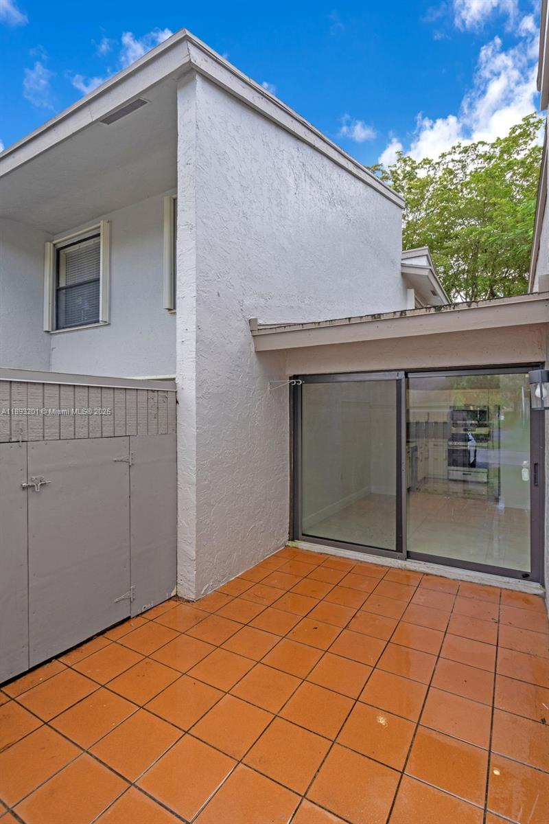 GREENGLADES CONDO 16 - Residential