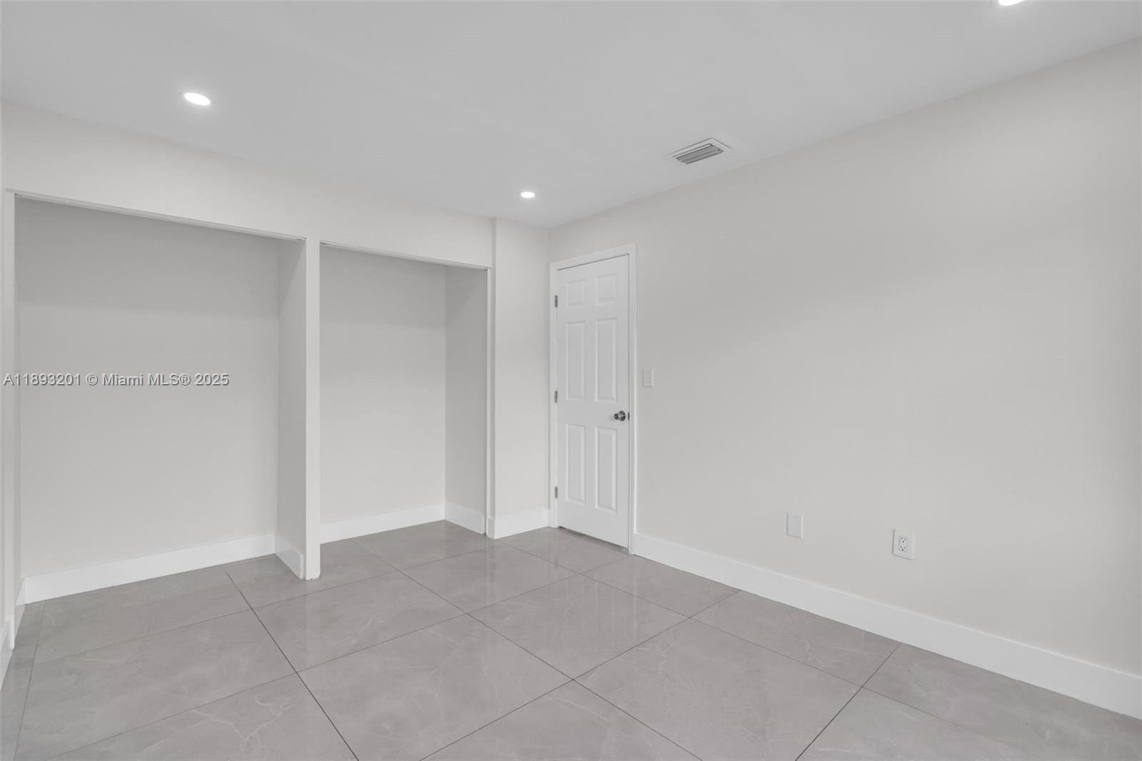 GREENGLADES CONDO 16 - Residential