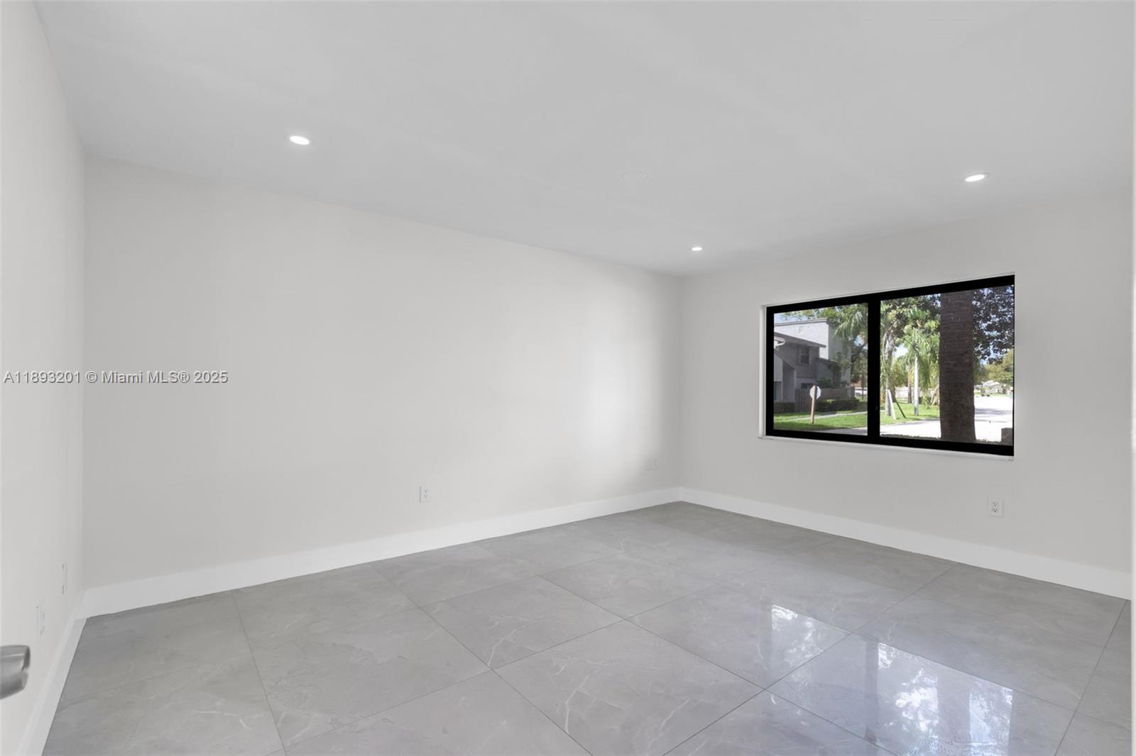 GREENGLADES CONDO 16 - Residential