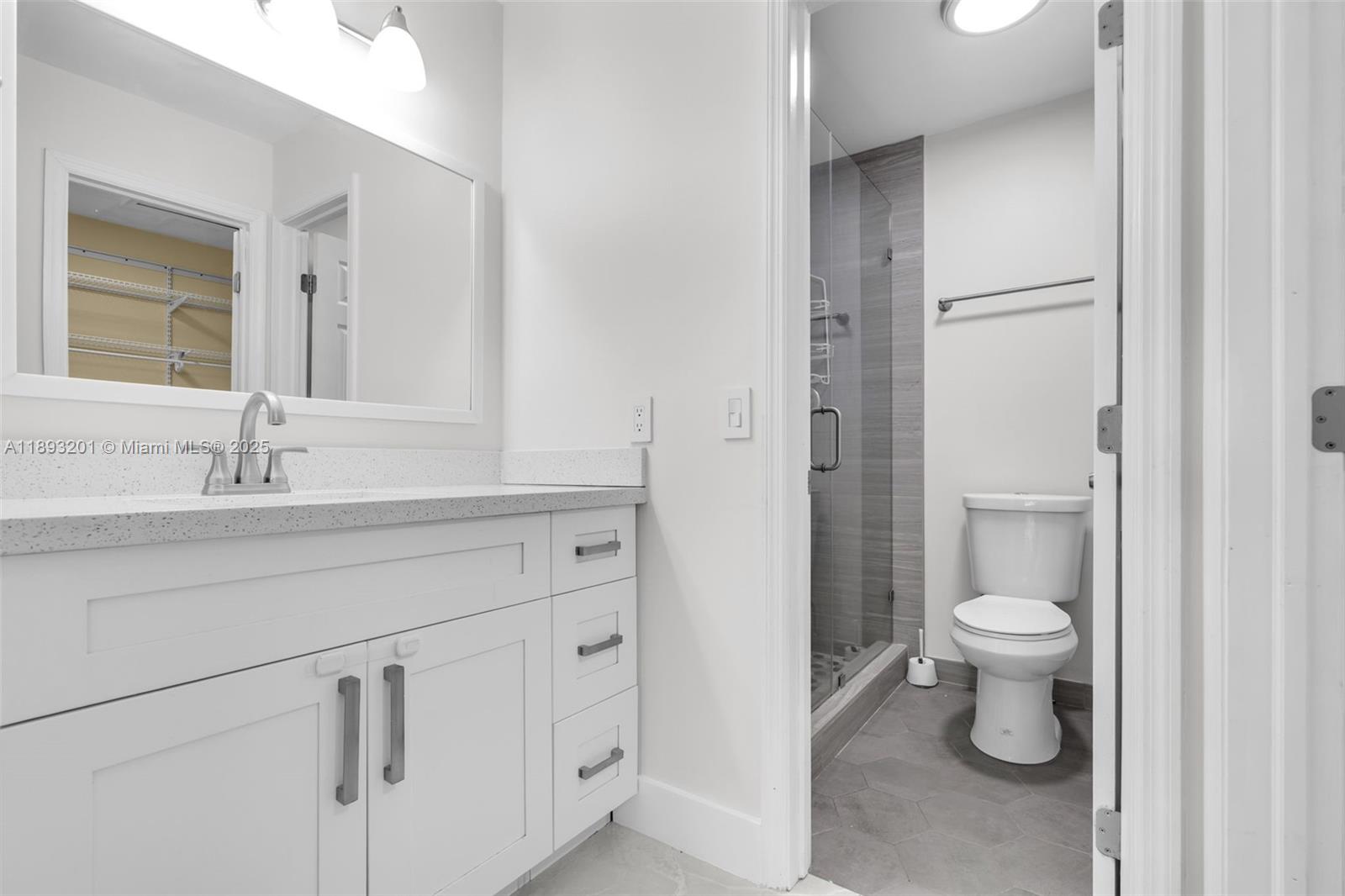 GREENGLADES CONDO 16 - Residential