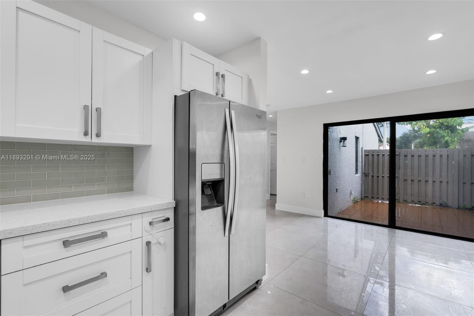 GREENGLADES CONDO 16 - Residential