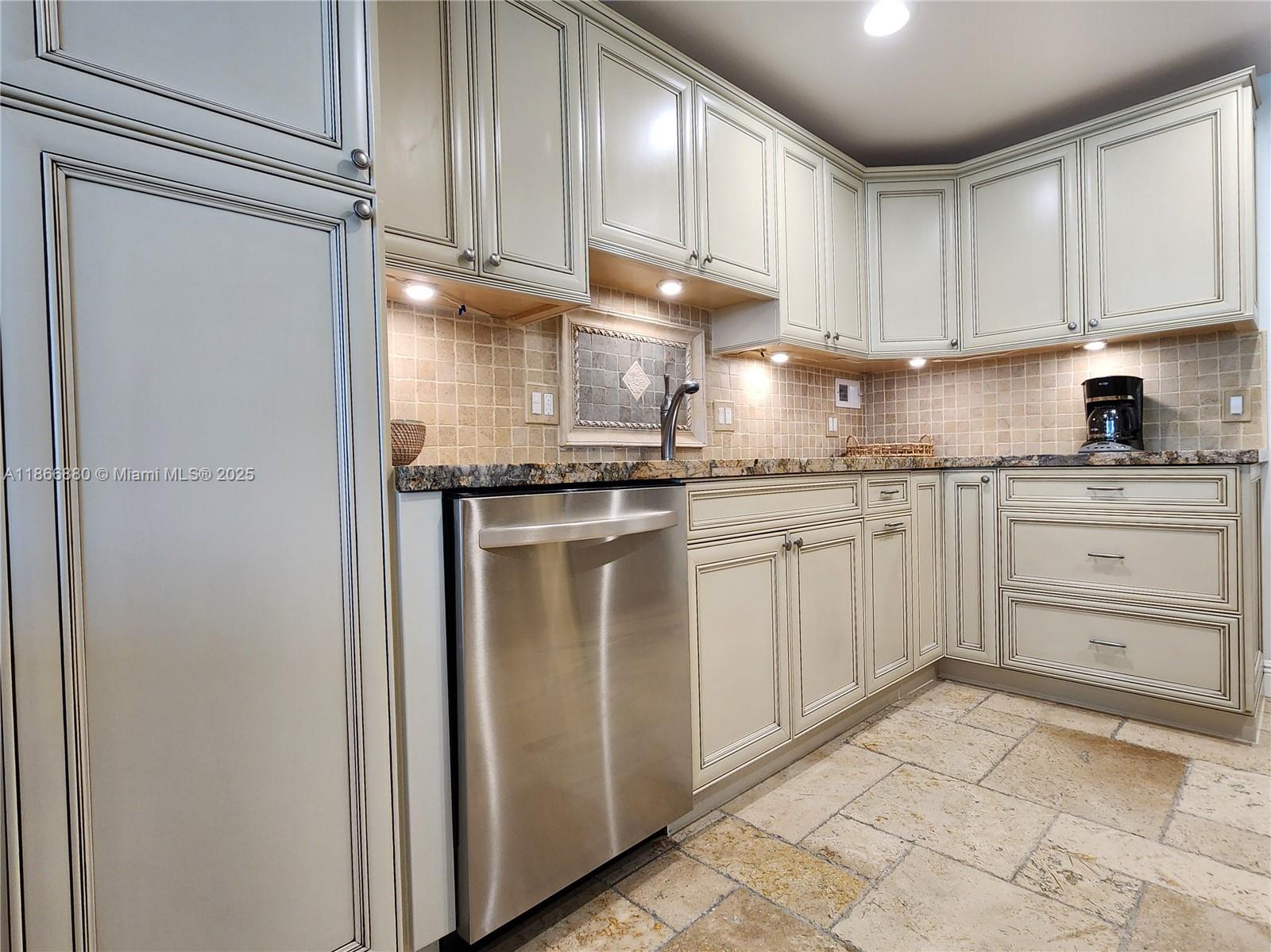 ALEXANDER TOWERS CONDO - Residential Lease