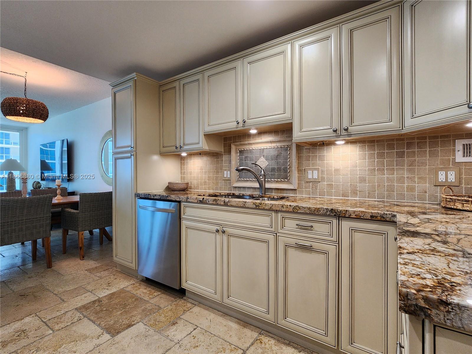 ALEXANDER TOWERS CONDO - Residential Lease