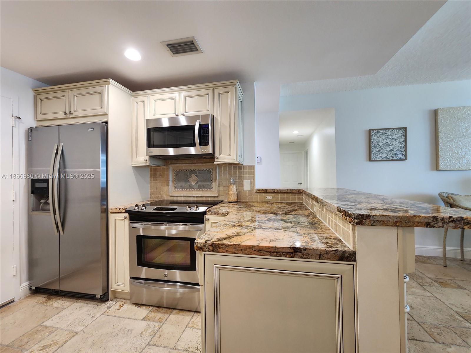 ALEXANDER TOWERS CONDO - Residential Lease