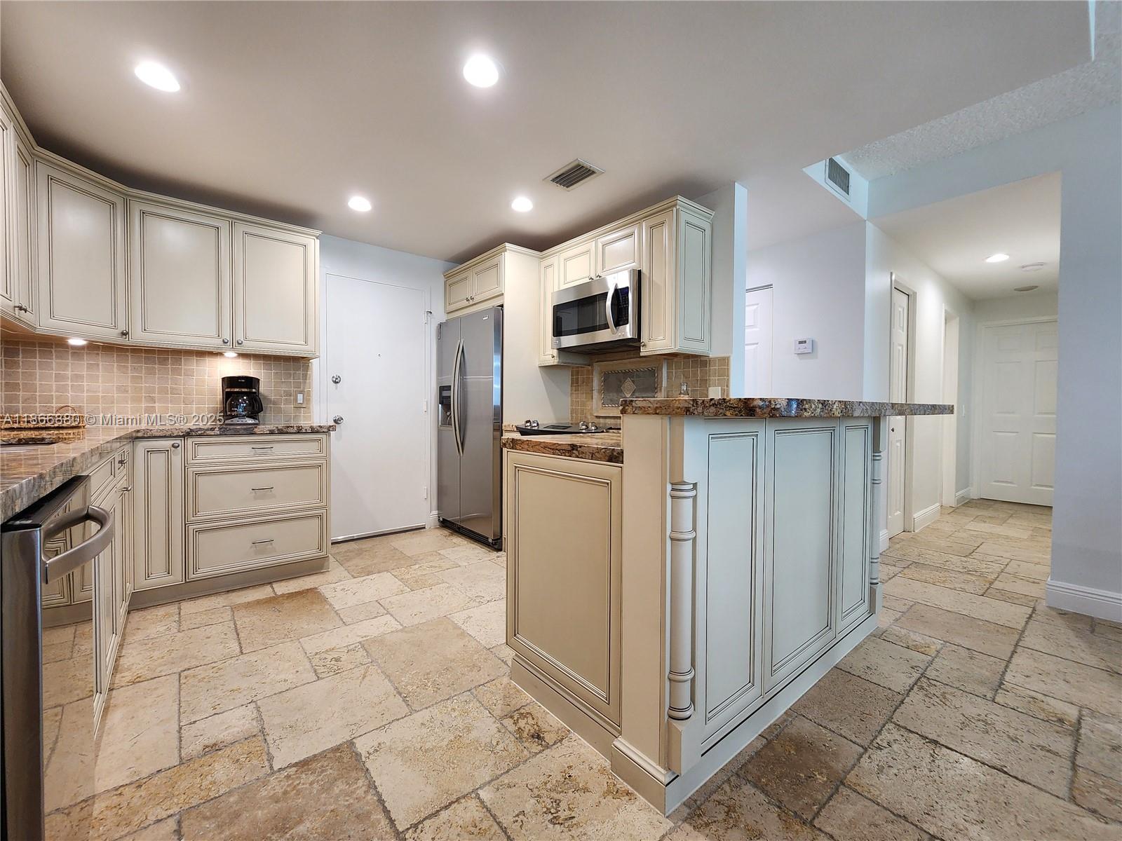 ALEXANDER TOWERS CONDO - Residential Lease