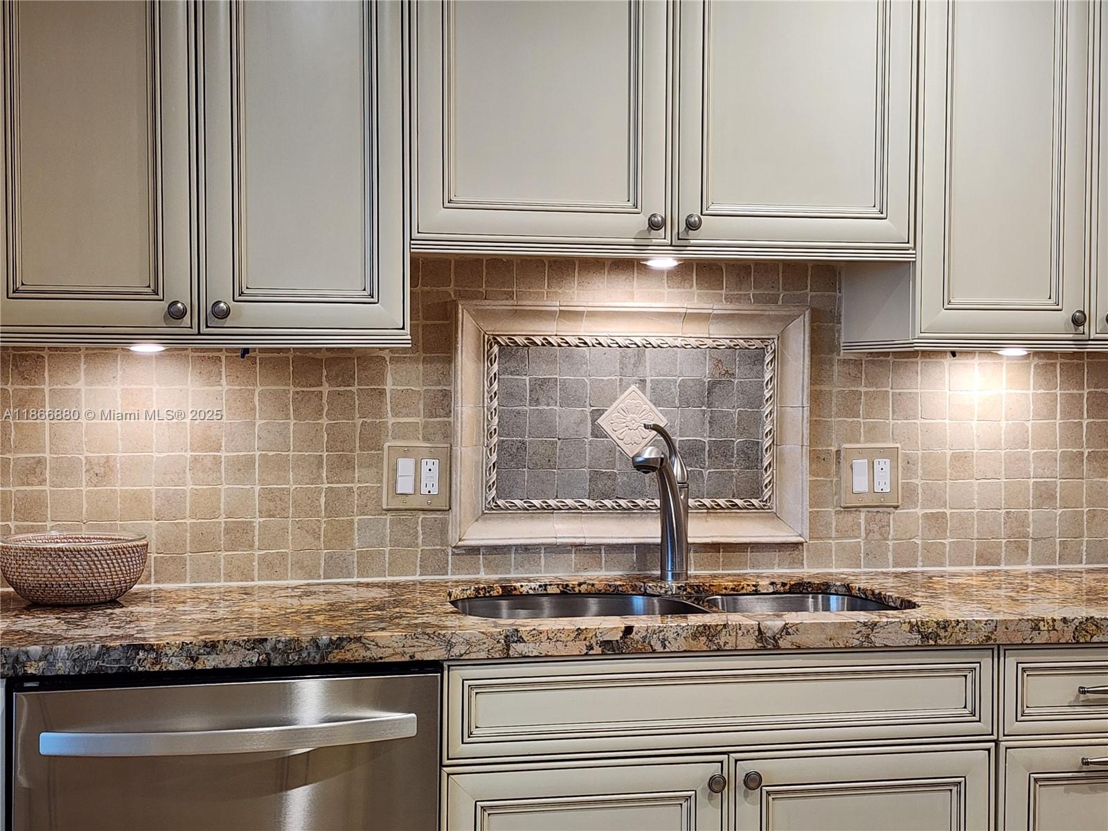 ALEXANDER TOWERS CONDO - Residential Lease