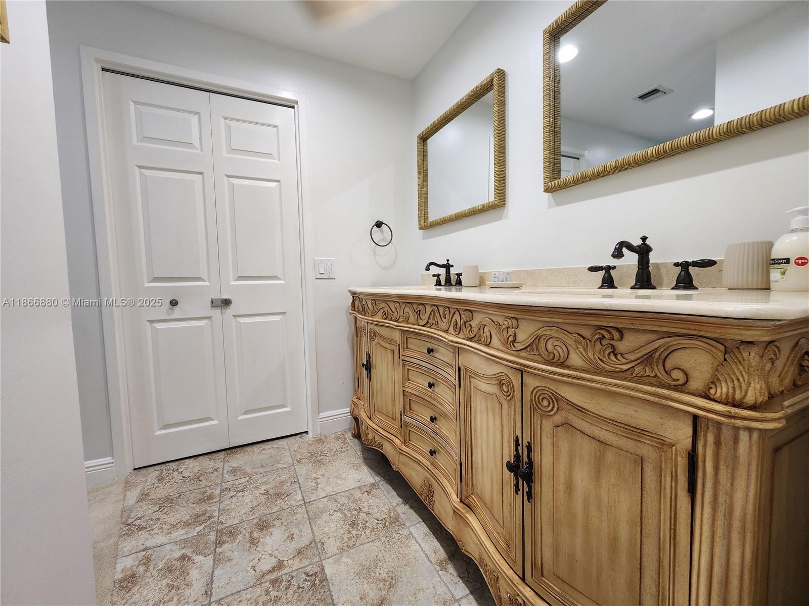 ALEXANDER TOWERS CONDO - Residential Lease