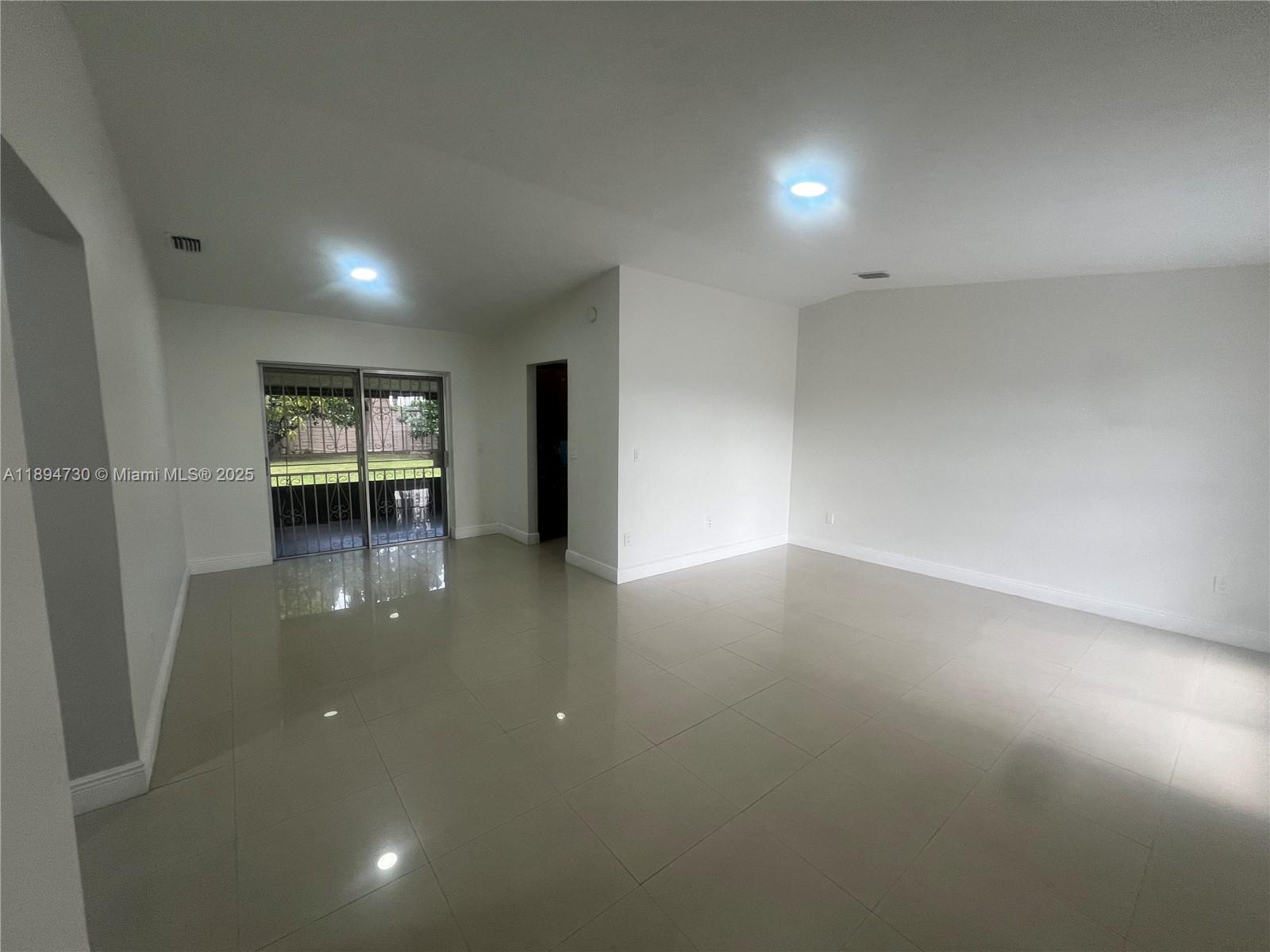 MEADOW WOOD MANOR #4 - Residential Lease