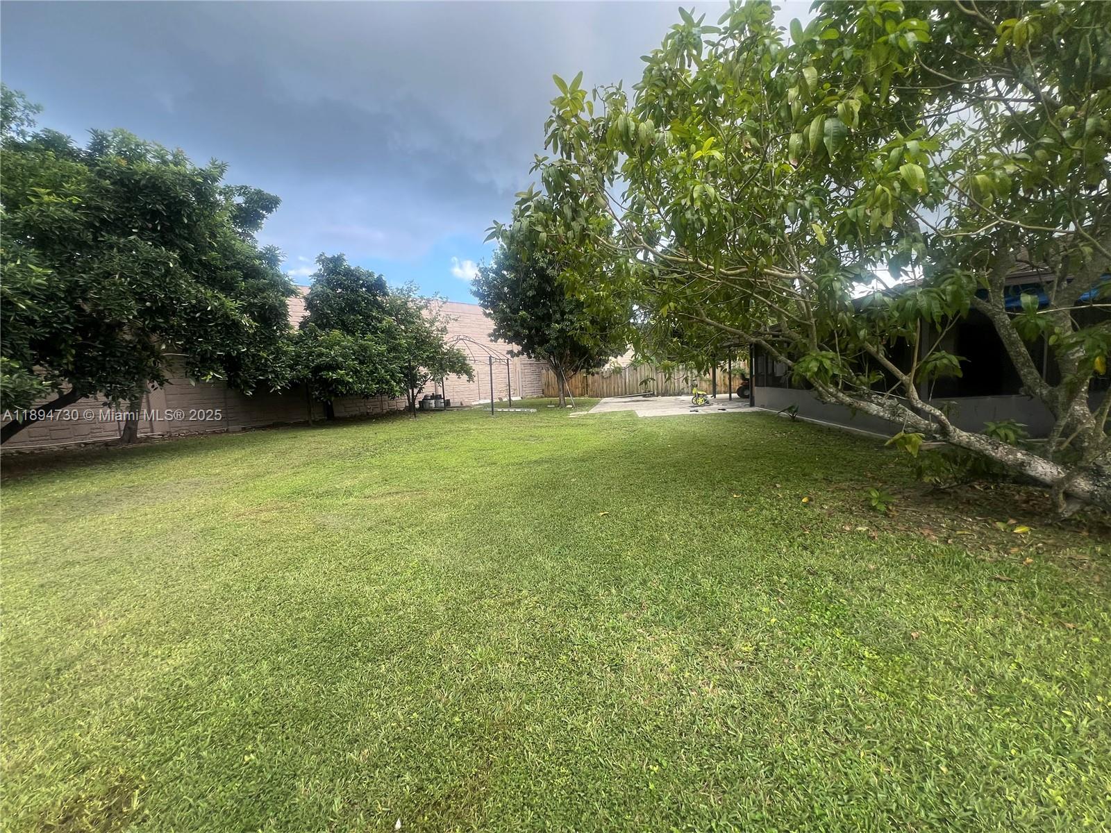 MEADOW WOOD MANOR #4 - Residential Lease