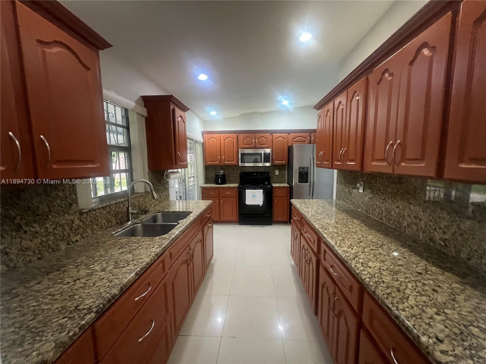 MEADOW WOOD MANOR #4 - Residential Lease