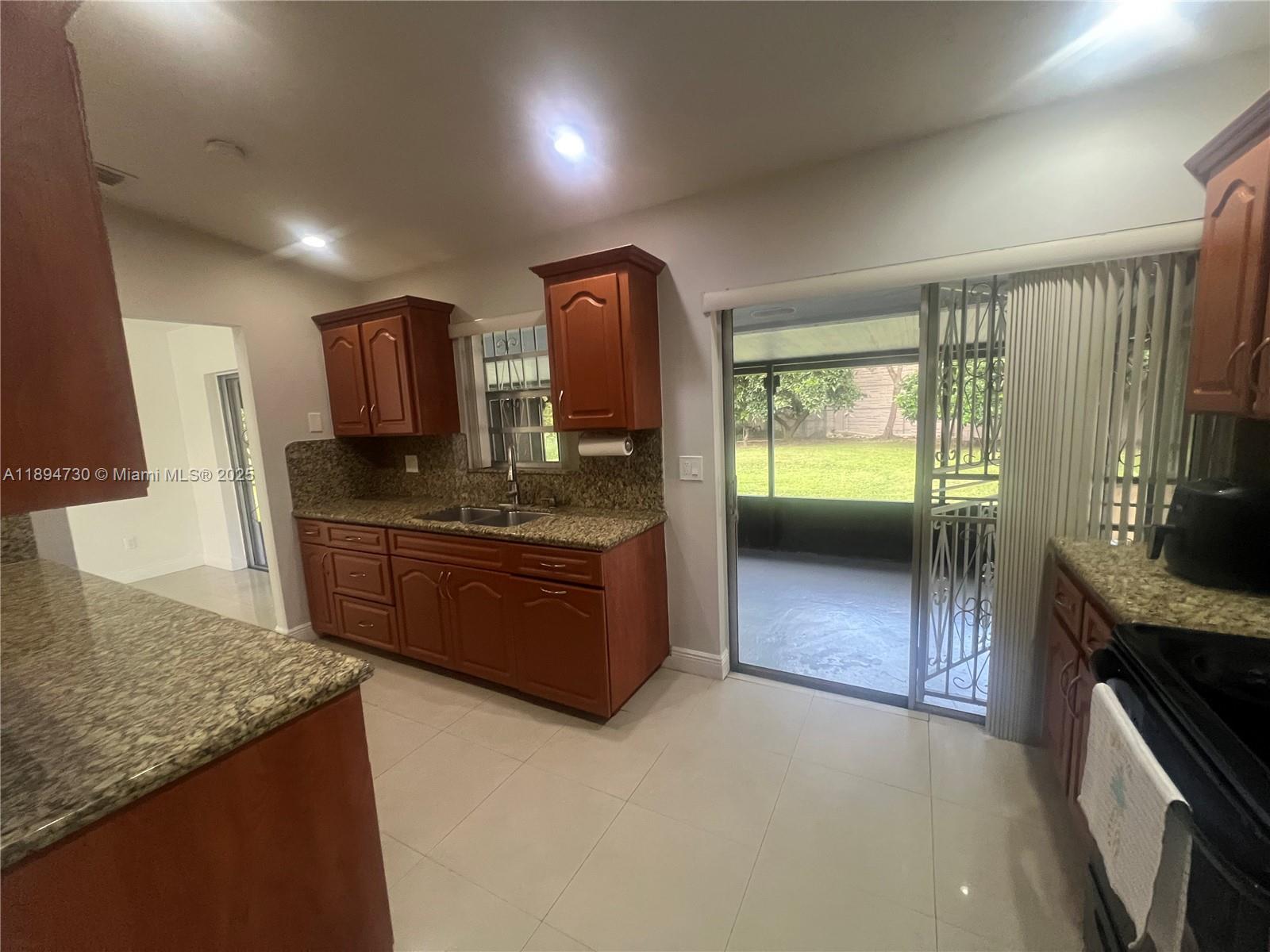 MEADOW WOOD MANOR #4 - Residential Lease