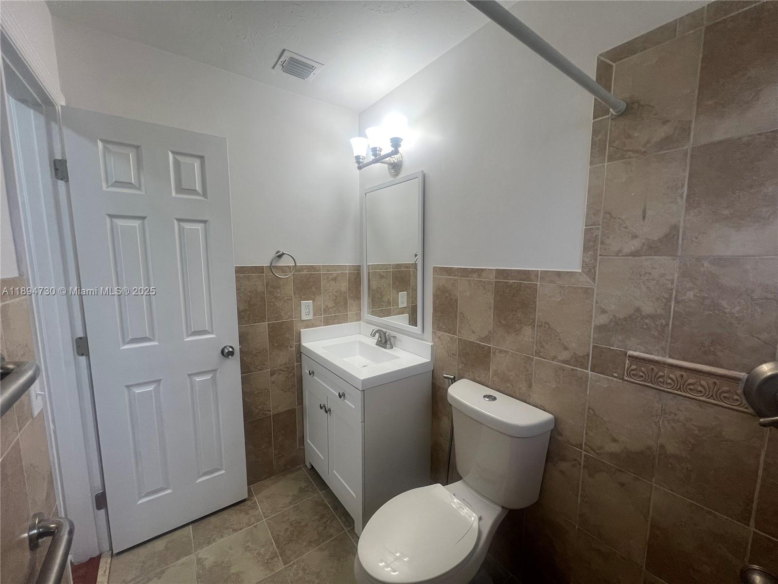 MEADOW WOOD MANOR #4 - Residential Lease