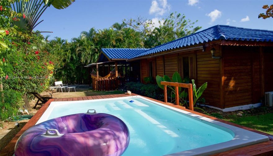 This property is in the Dominican Republic, located in Bavaro,2 minutes from Hard Rock hotel, 7 minutes from the beach Macao, 10 minutes from the beach Cortecito, 18 minutes from aeroport Punta Cana.
3 rooms, 2 bathrooms, jacuzzi for 8 persons, hall, dining room, brick barbecue.
construccion 195 square meters, land 420 square meters, fully equipped and furnished, 140 000 USD price on sale. Completely closed project.
Seguridad 24 hours. Surveillance cameras throughout the project.