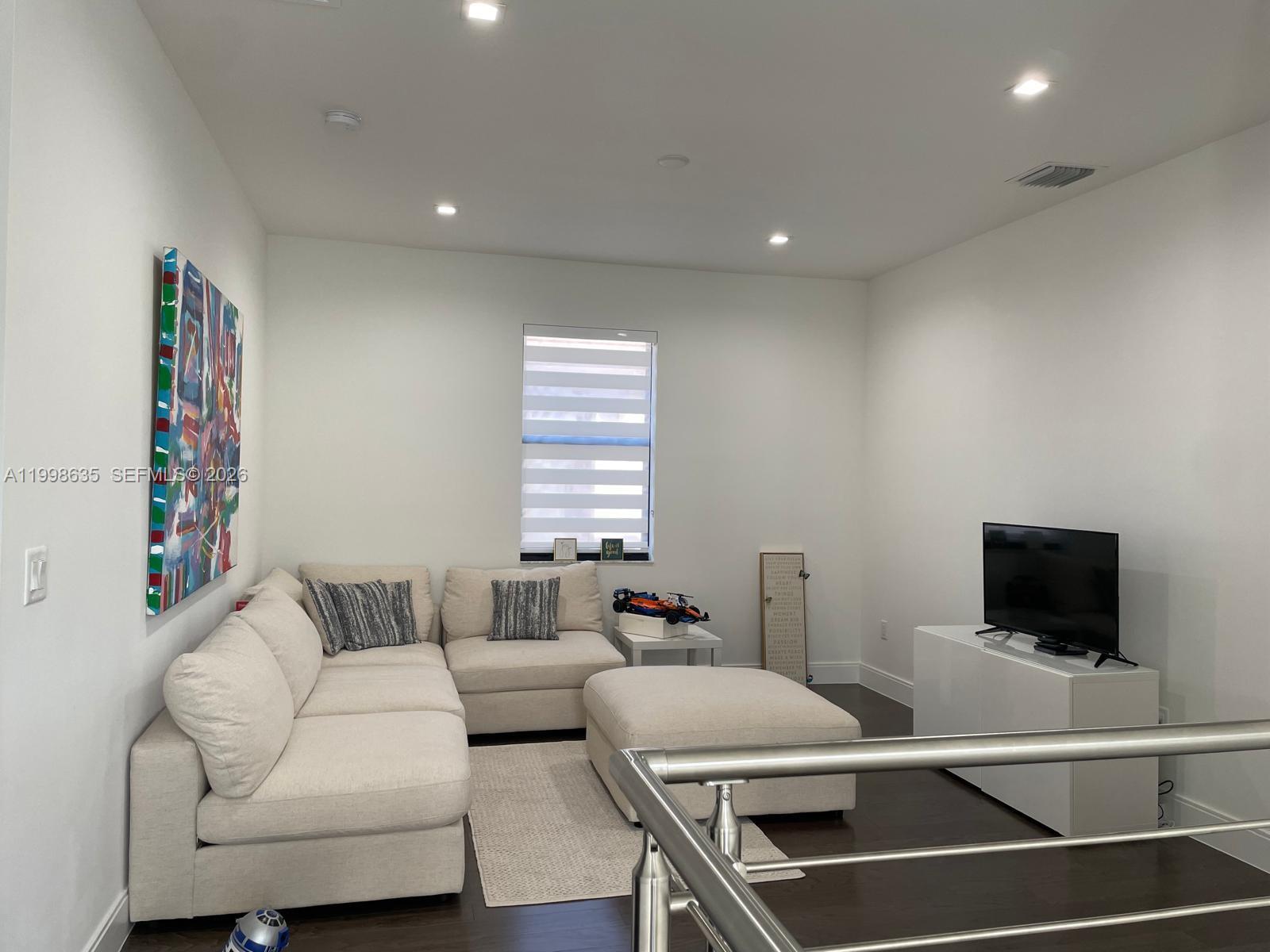 DOWNTOWN DORAL SOUTH PHAS - Residential