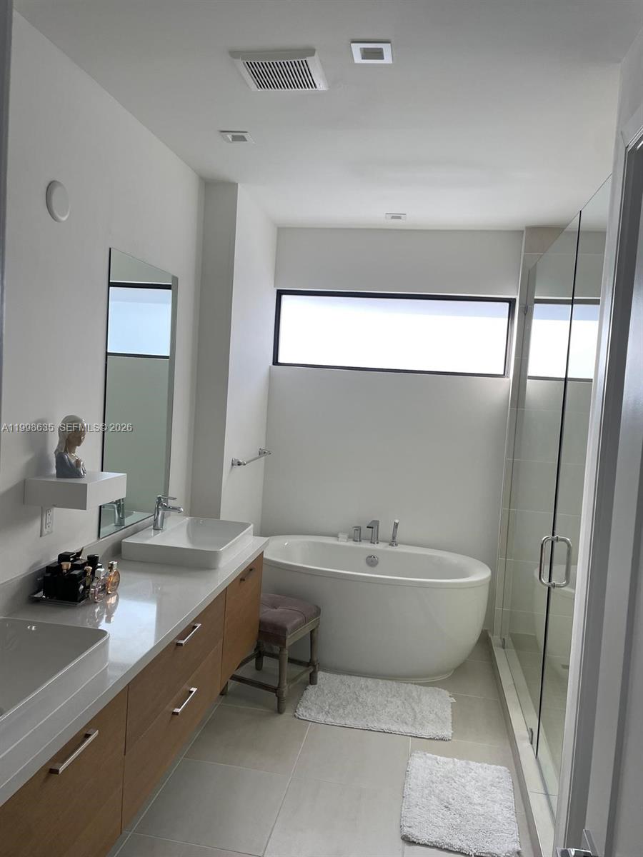 DOWNTOWN DORAL SOUTH PHAS - Residential
