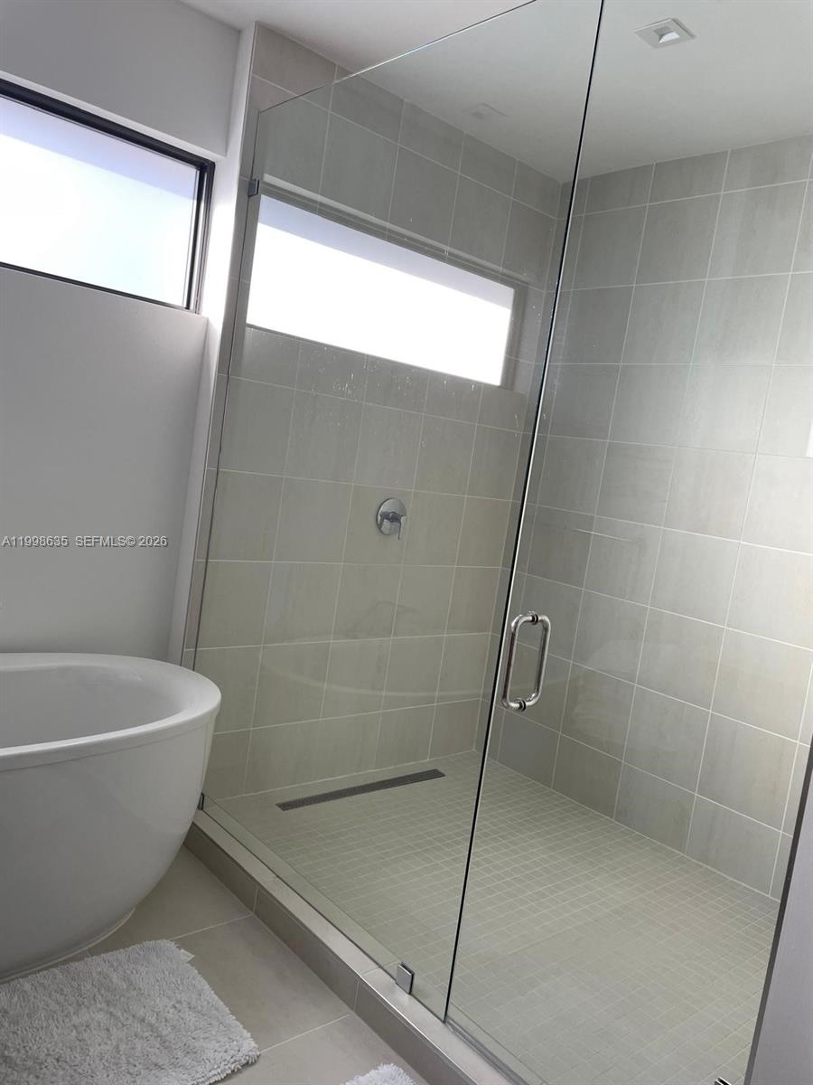 DOWNTOWN DORAL SOUTH PHAS - Residential