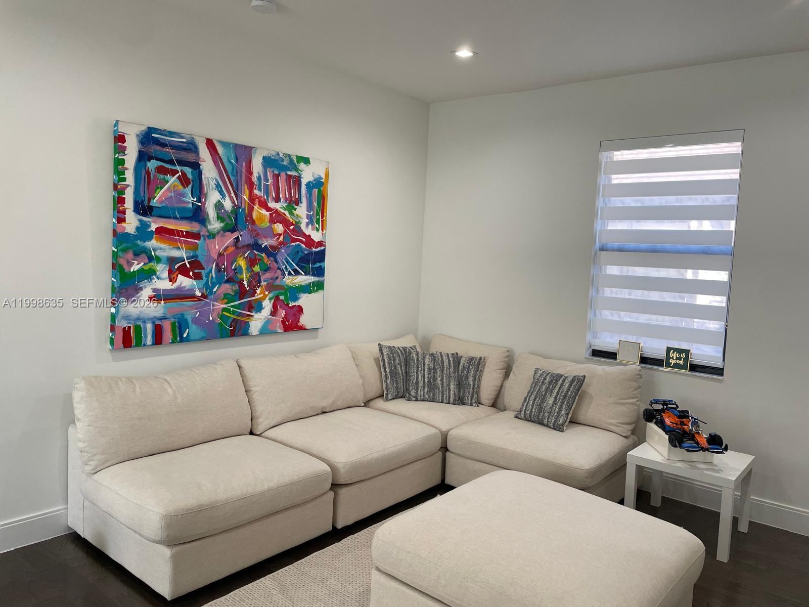 DOWNTOWN DORAL SOUTH PHAS - Residential