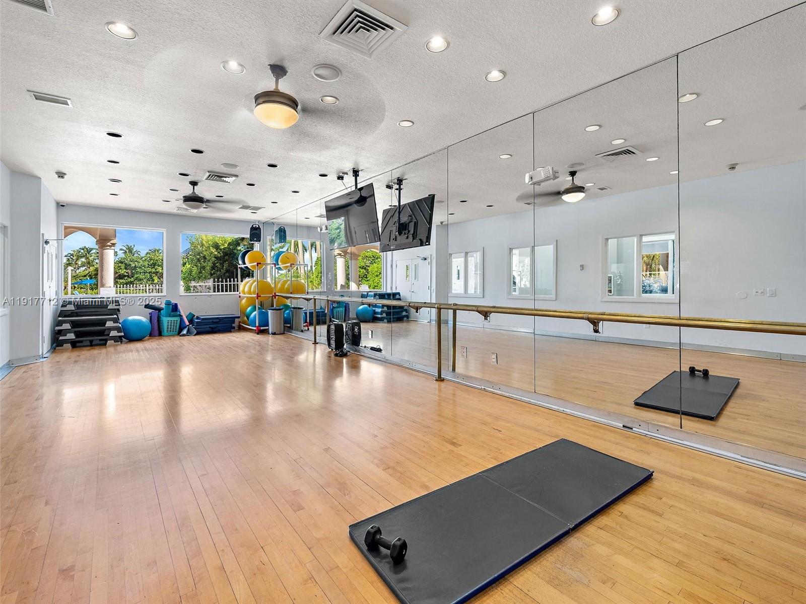 PEMBROKE ISLES V - Residential