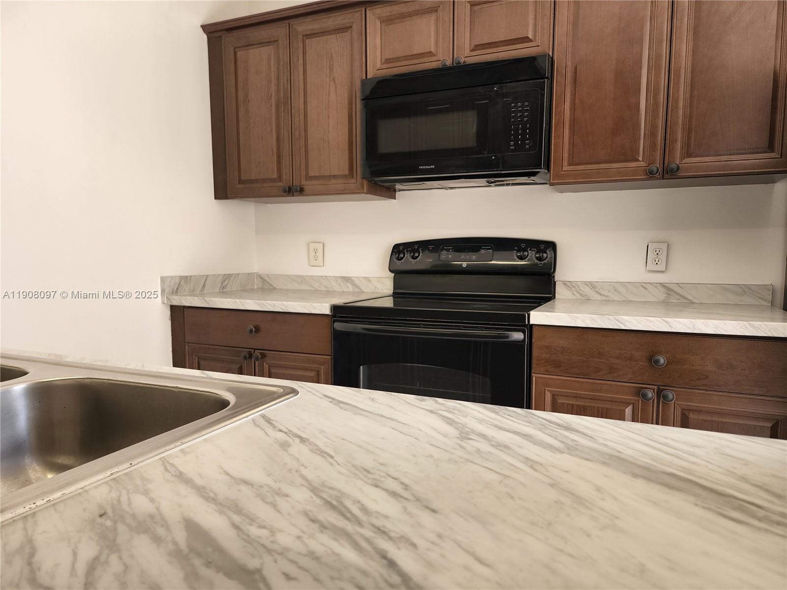 VILLAGE OF SANDALWOOD LAK - Residential Lease