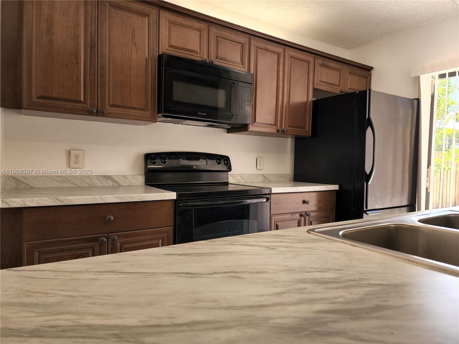 VILLAGE OF SANDALWOOD LAK - Residential Lease