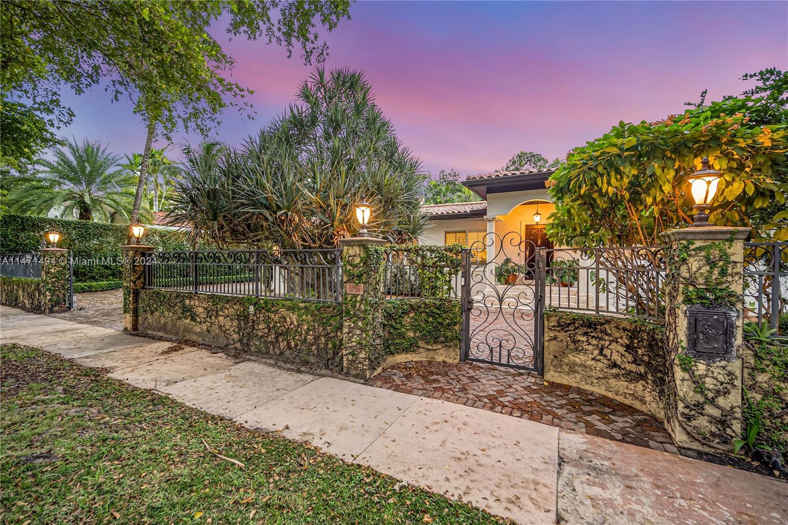 CORAL GABLES GRANADA SEC - Residential