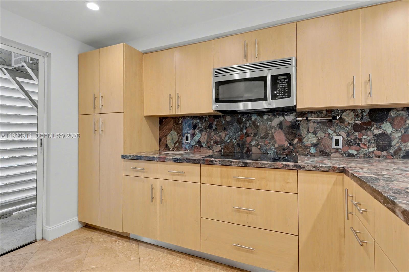 CORONA BAY TOWNHOUSES CON - Residential