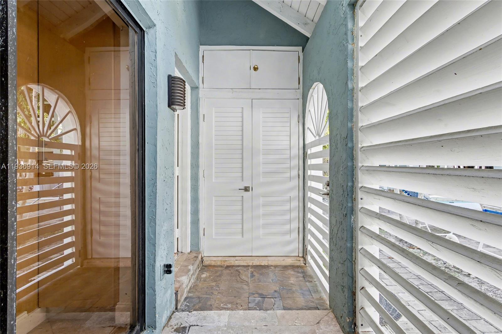 CORONA BAY TOWNHOUSES CON - Residential