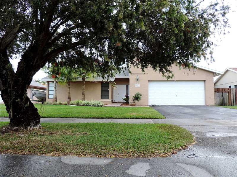 GORGEOUS 3 BEDROOM 2 BATHROOM HOME IN THE QUIET COMMUNITY OF CARAVEL AT CALUSA. WALK INTO THIS BEAUTIFUL HOME WITH AN OPEN FLOOR PLAN. MORE THAN ENOUGH ROOM FOR A POOL.